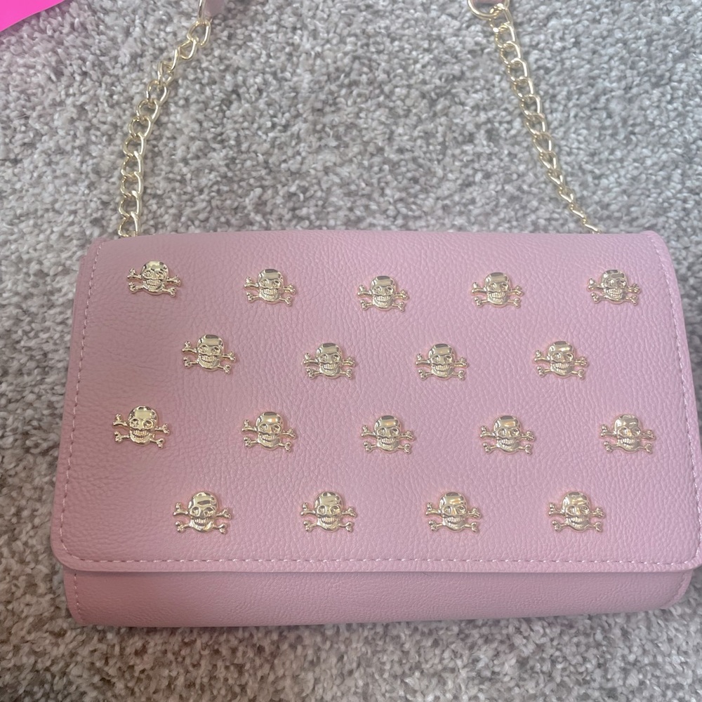 Betsey Johnson skull & bones bag